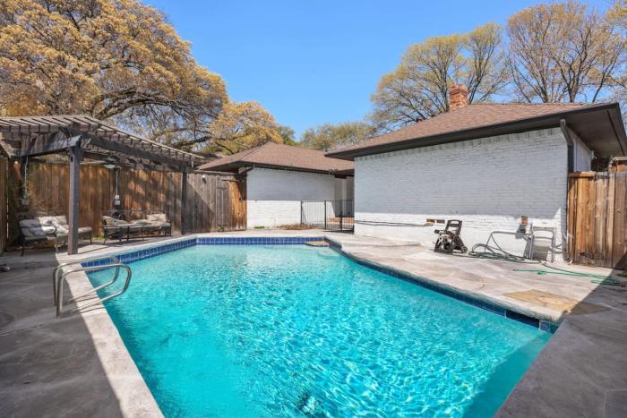 Dallas Retreat Pool & Patio Near AT&T Stadium
