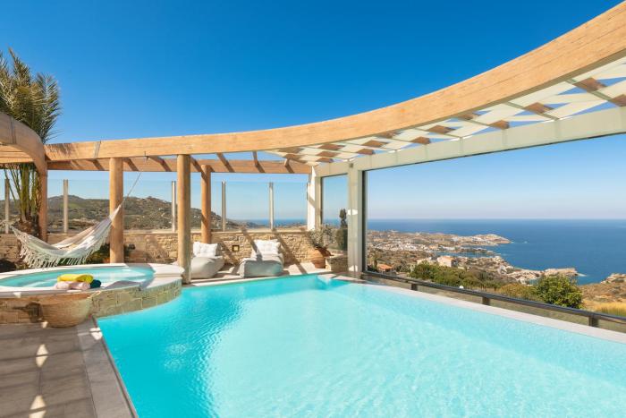 Luxurious Seaview Blue Key Villa with Infinity Heated Pool