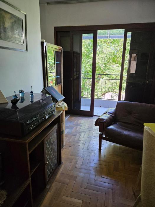 Retro apartment, central, bright and airy