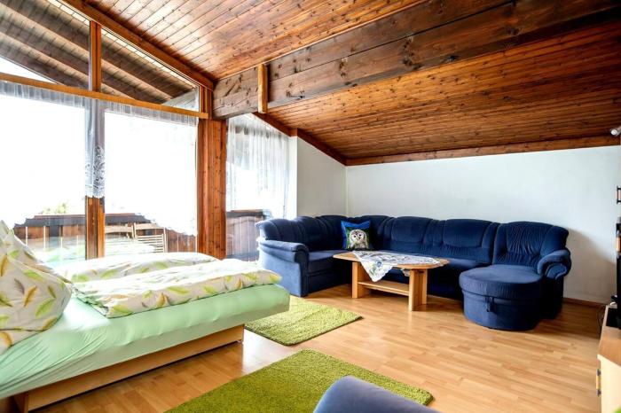 Peaceful Mountain Retreat Simple and Spacious