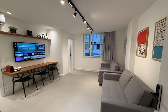 Apartamento reformado a menos de 100 metros da praia