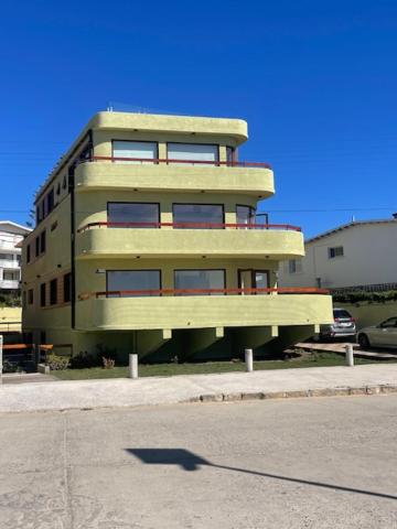 "Marenostro" Dpto #2, edificio frente al mar