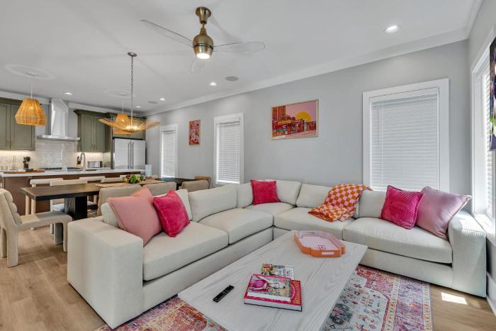 Resonant - 2 Townhomes - 2 Private Rooftop Decks