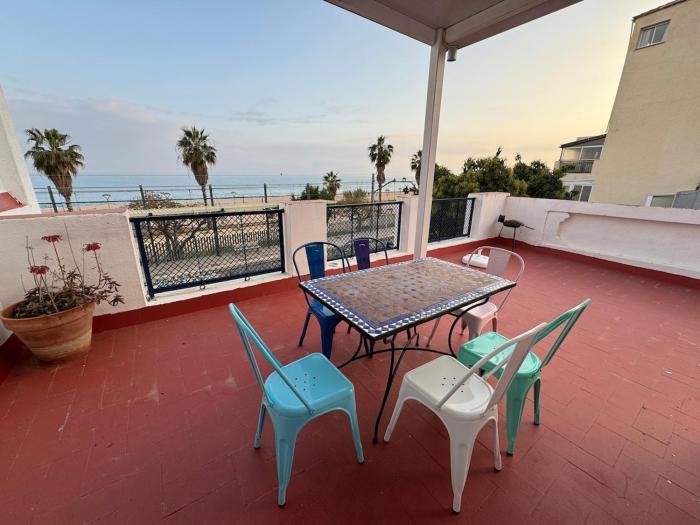 Casa con vistas al mar y jardín
