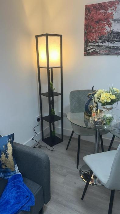 1B, zone 2 Westbourne Park , sleeps 4