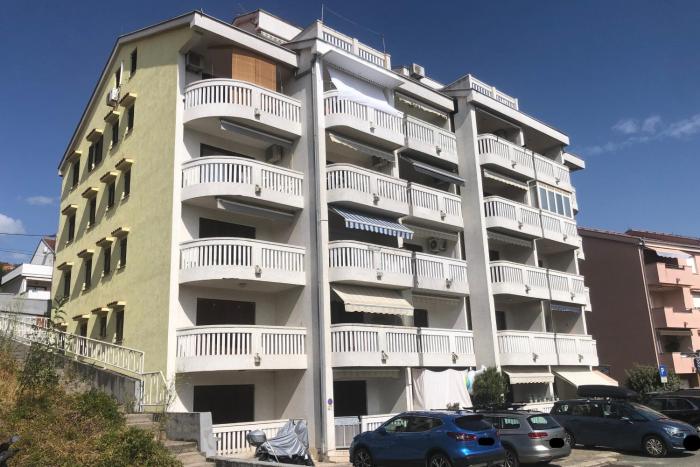 Apartments with WiFi Crikvenica - 24137