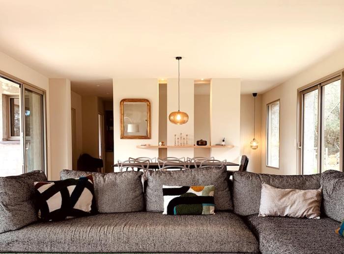 Villa de Standing avec vue montagne, proche de Porto-Vecchio