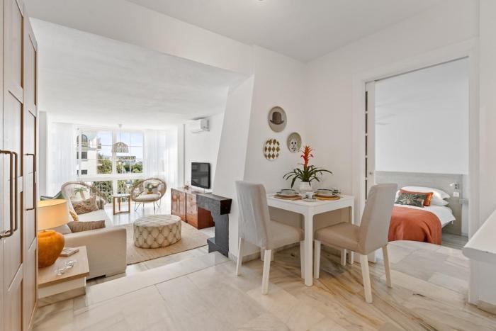 Fantastic PH near Hard Rock walk to beach RDR479