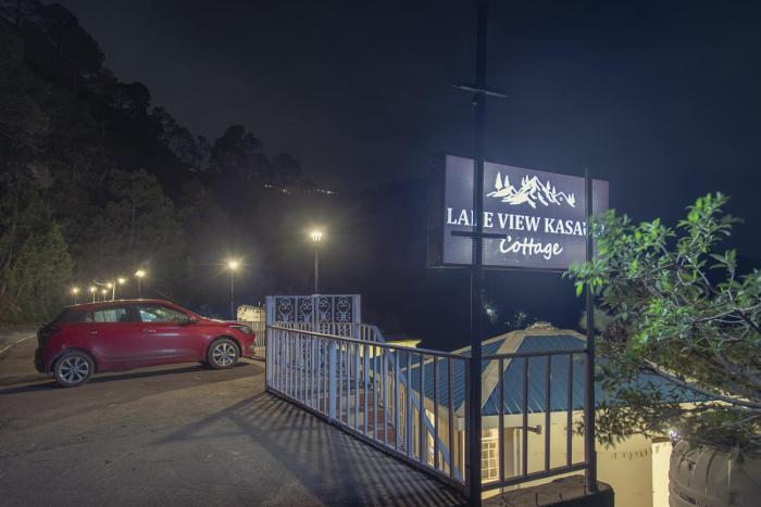 LakeView Kasauli Cottage