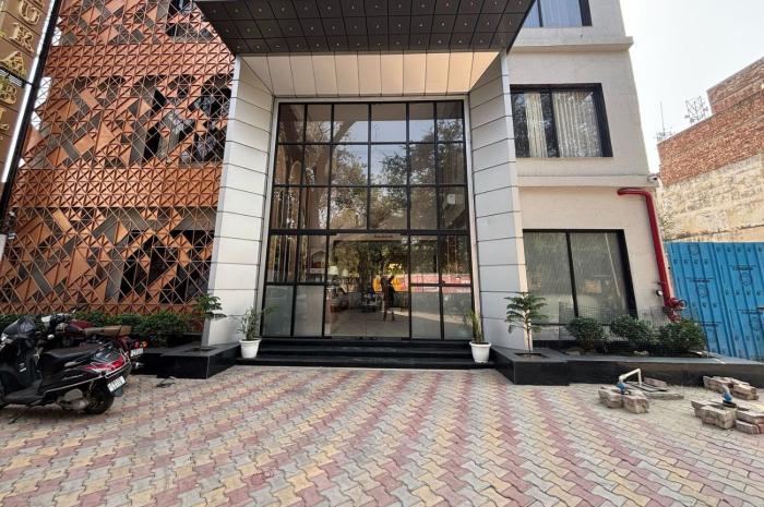 Hotel Aura Bliss Near Goal Bagh Railway Station Amritsar