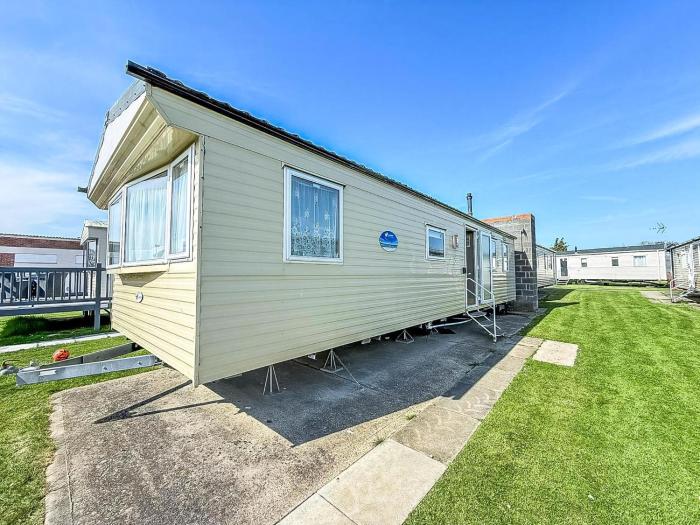 6 Berth Staycation Caravan Nearby Clacton-On-Sea In Essex Ref 26254E