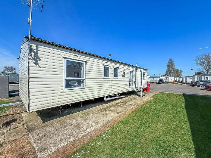 10 Berth Caravan For Hire At Seawick Holiday Park In Essex Ref 27102Sw