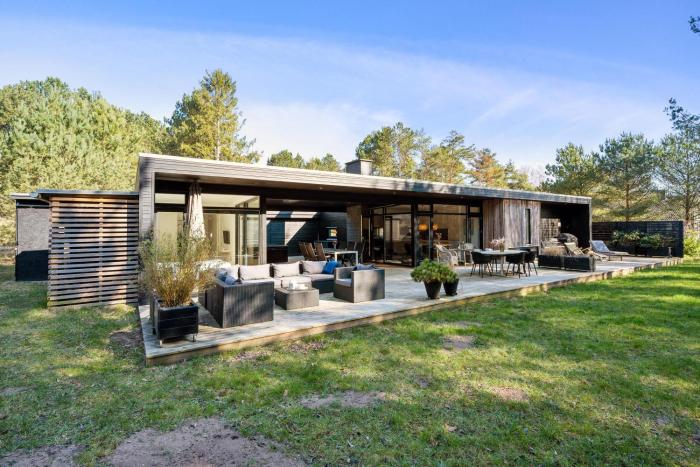 8-Person Holiday Home In Fuglslev With Indoor And Outdoor Spa, Sauna And Large Annex Surrounded By Forest And Close To Ebeltoft And Ree Park