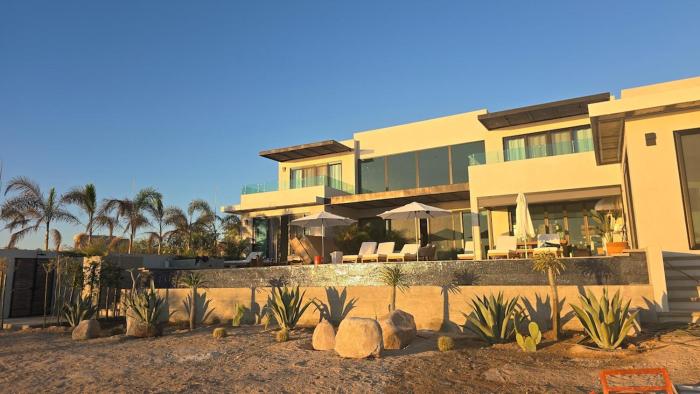 La Ventana New 2025 Luxury Pickleball Pool Jacuzzi Sauna Cold Plunge