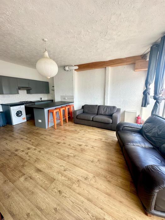 Maisonette Central Gloucester Rd