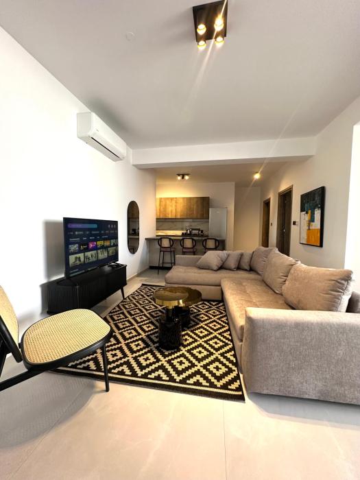 204 Lux Suites Level2 Tower 206