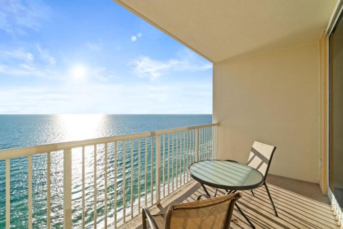 Spacious Gulf-Front Condo w Resort AmenitiesSweeping Ocean Views