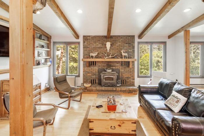 The Four Pines Near to Red Rocks And Morrison