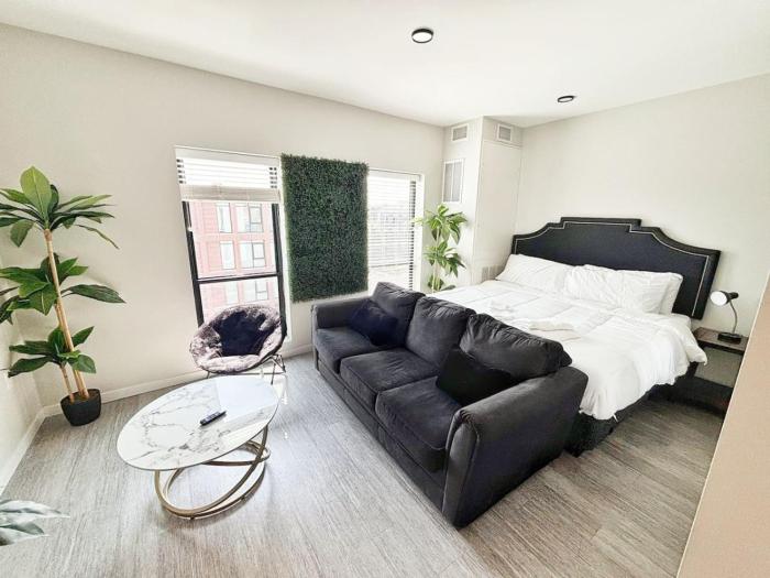 Urban Jungle Retreat (417)