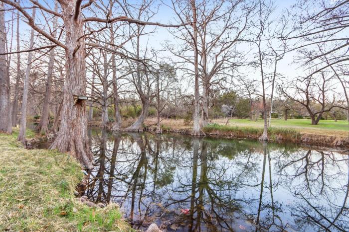Cardinal Oaks on the Creek
