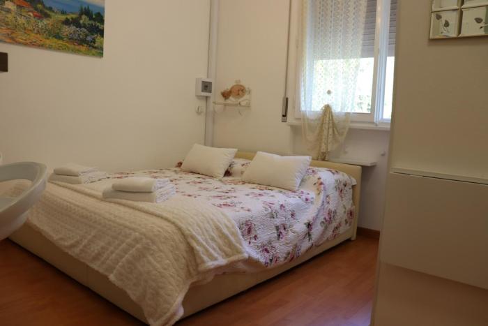 Monika Holiday 302 Joy in the lake