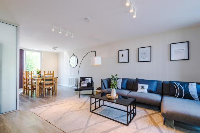 Modern City House - City Stay - Etihad Stadium - Coop Live Stadium - Sleeps 6 - Free Parking