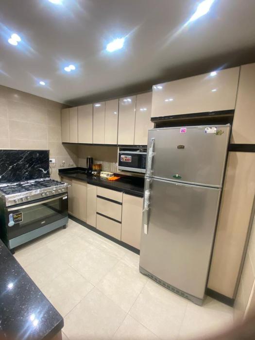 شقه فندقيه بجوار جنينه مول اسرة فقط