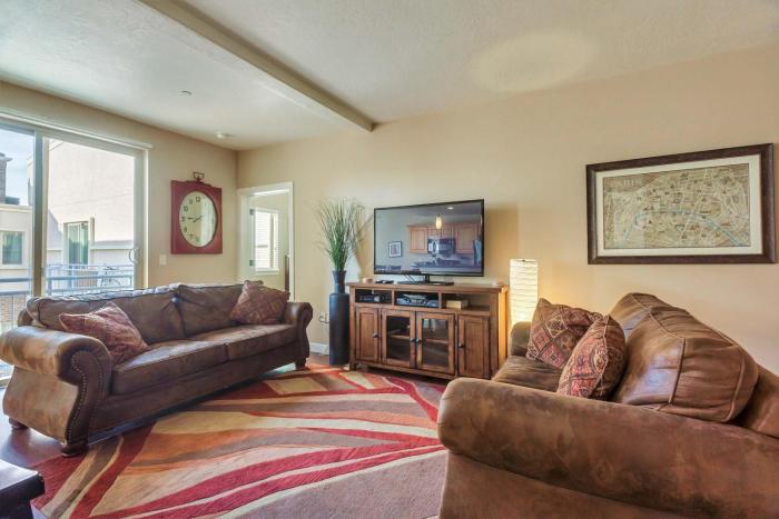 Downtown Condo Near the Convention Center