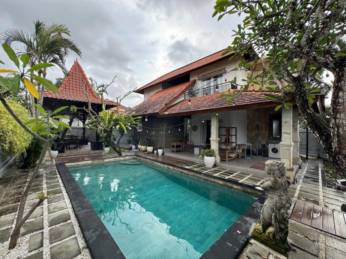 Balieys Villa, Tranquil Hideaway in Central Canggu