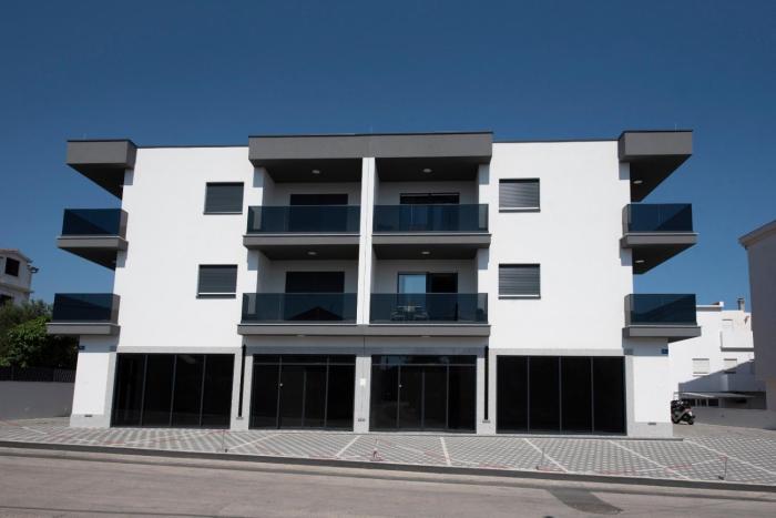 Apartments with parking space Trogir - 24060