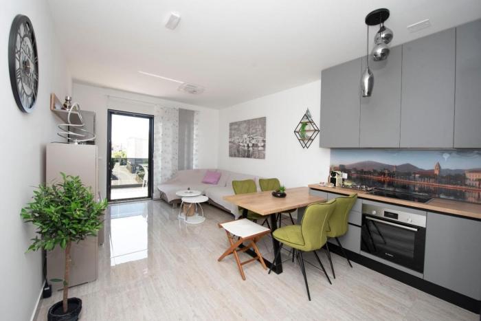Apartments with parking space Trogir - 24060