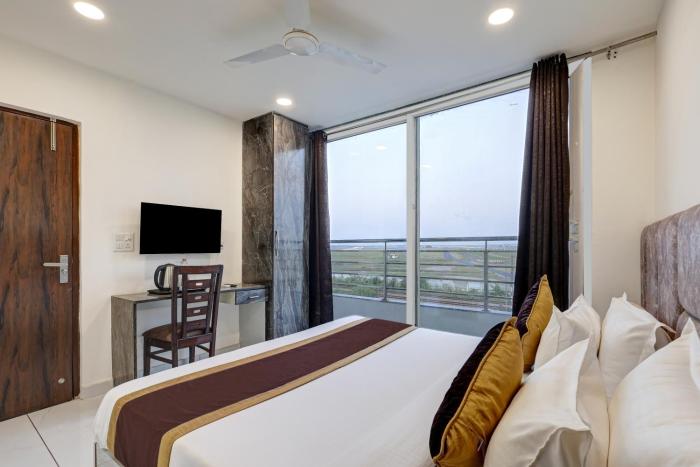 Mauryan Signature hotel with Airport View