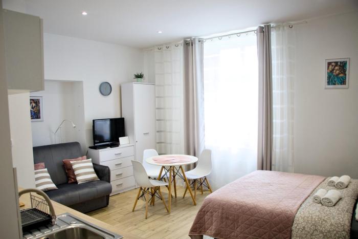 Studio z widokiem na rzekę