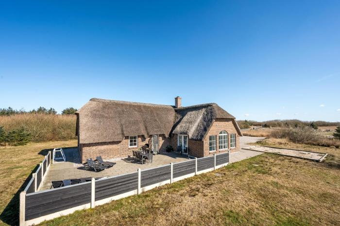 Large 16-Person Holiday Home With Pool, Hot Tub And Sauna