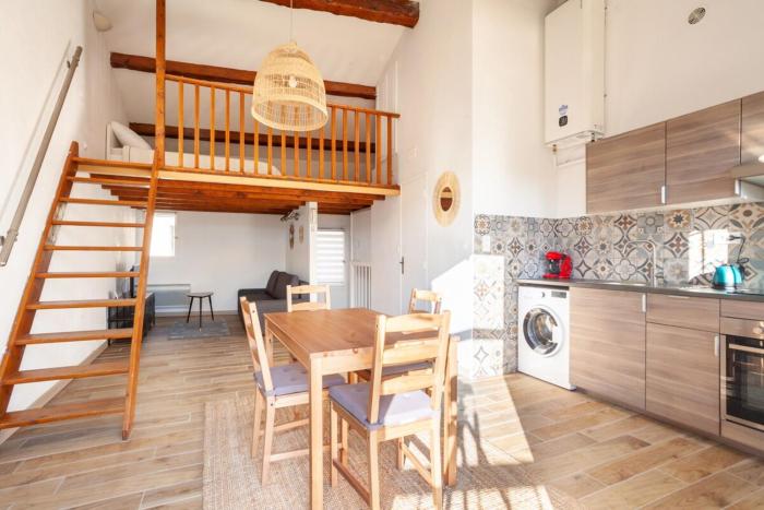 Saint PonsCocon au pied du Panier avec balcon