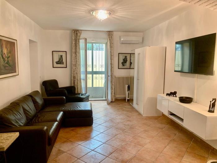 Central apartment in villa, garden and Netflix