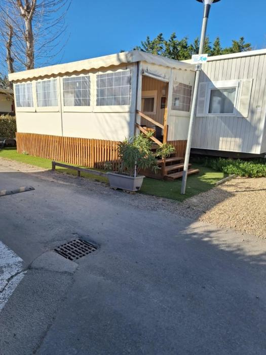 MOBIL HOME le CHOW-CHOW