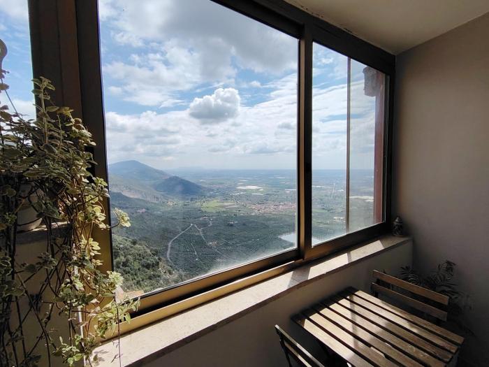 Norma House on the Rocks