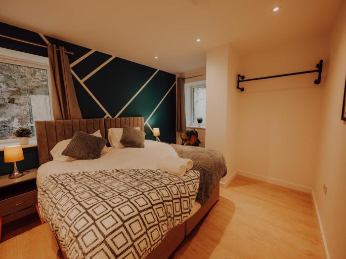 City Central - Sleeps 5 -Modern 3 Beds - Free Parking - Free WiFi