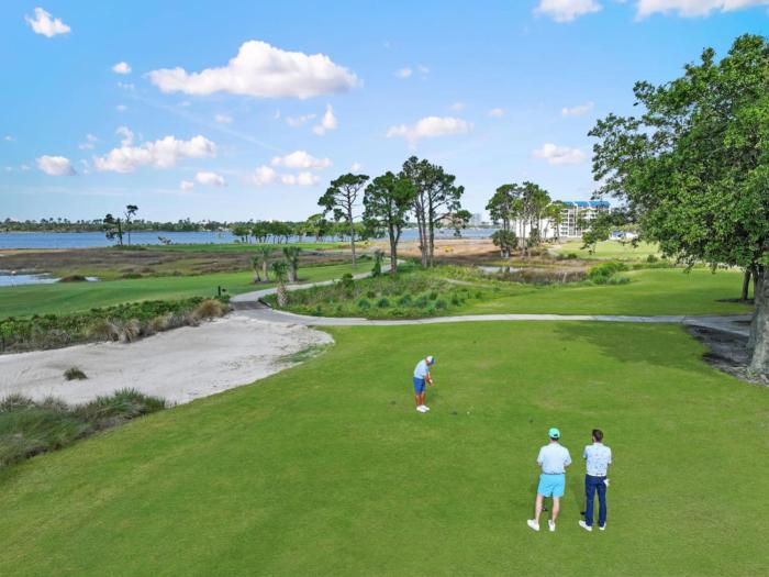 Condo wbeach, pools, tennis, shuffleboard, more!