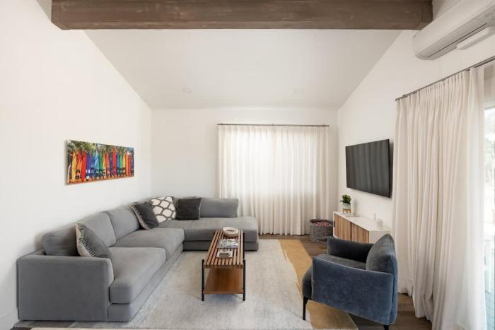 2BD Sashas Bungalow Beach Vibes 1 Block Away