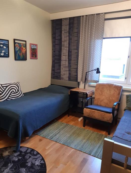 Majoitus keskustassa (Viihtyisä huone kaksiossa)