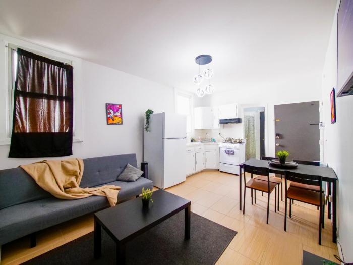 Minutes to NYC Modern Comforts & Free WiFi