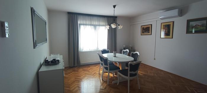 Rooms4U