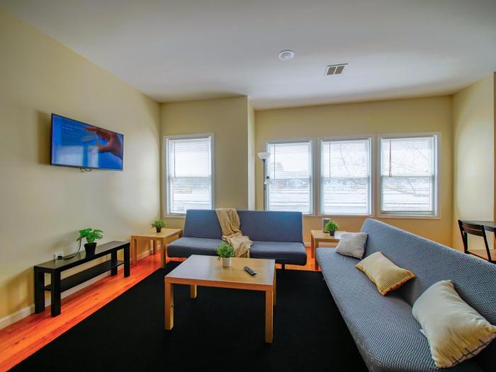 Spacious three-bedroom apt near New York City - Contemporary design