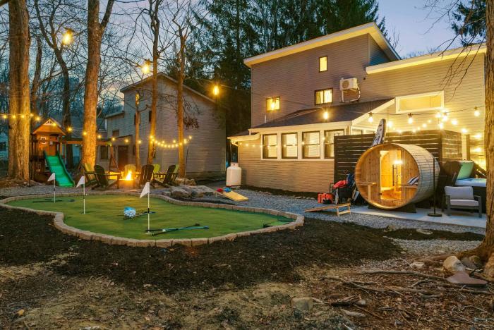 Sleeps 15 Sauna Hot Tub Fire Pit & Putt Putt