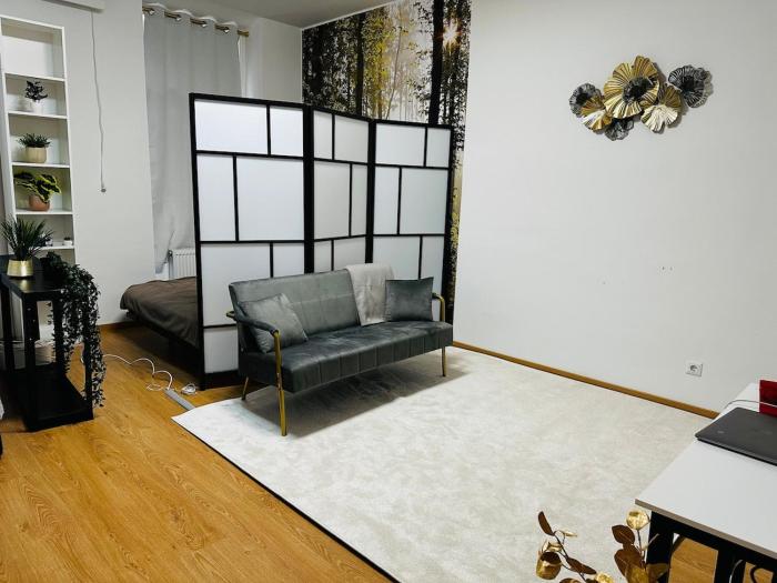Cozy flat near main station & center