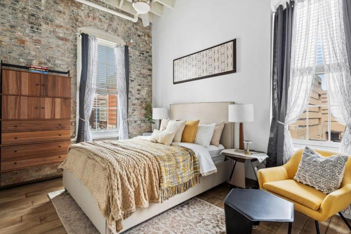 Downtown Free Parking Garage - 5 min walk OTR