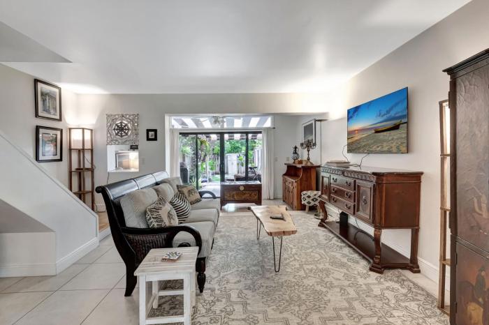 Magnificent Beach Townhome Steps from Atlantic Ave