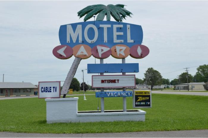 Capri Motel By OYO Elwood, Wathena